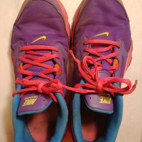 neon pink nike trainers